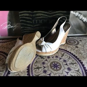 Summer perfect, white canvas wedges!